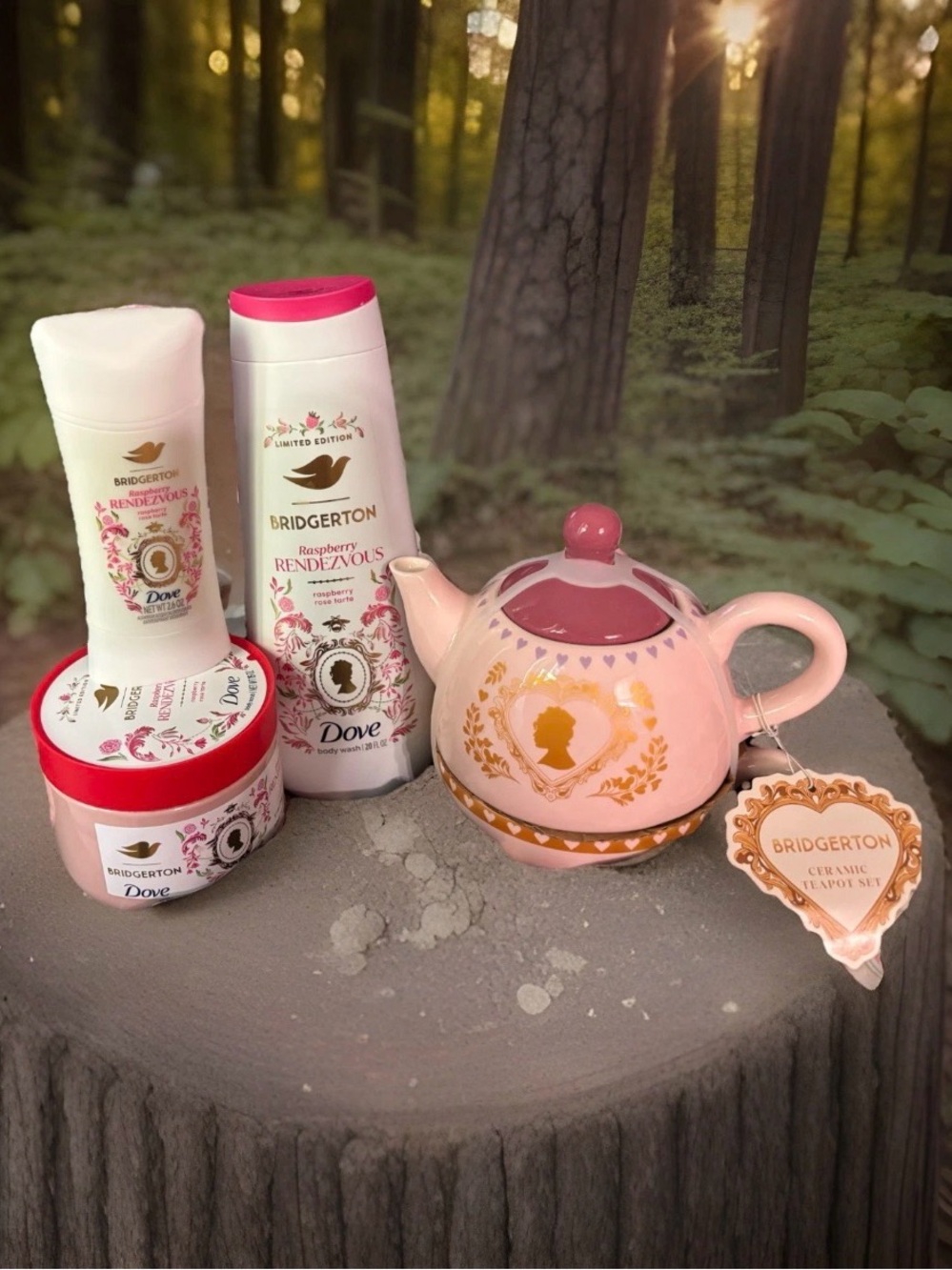 Bridgerton x Dove Raspberry Rendezvous Body Wash & Care Set — Pink